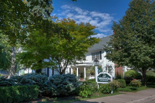 Wickwood Inn, Buchen Sie Bed & Breakfast Saugatuck Michigan