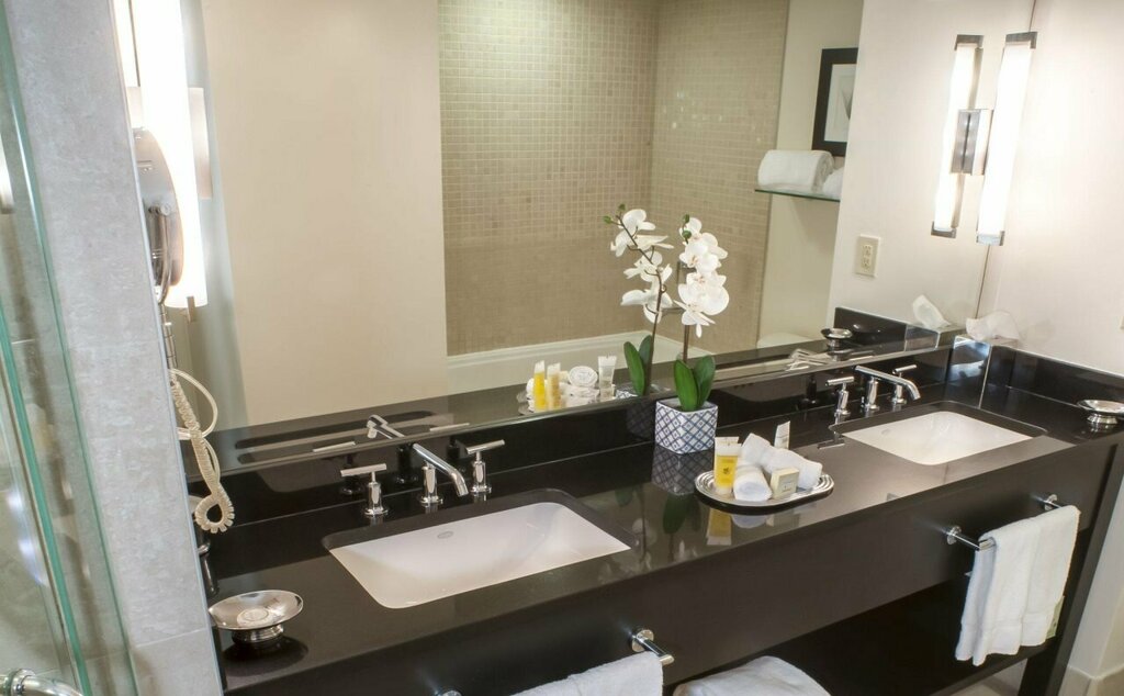 Ellis Hotel