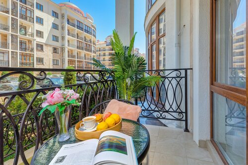 Апартаменты Люкс с большой ванной и видом на горы Sea Breeze & SPA, Забронировать Апартаменты/квартира Отели Геленджика с бассейном, рядом с Пляж Кавказ, Бассейн