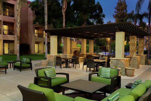 Embassy Suites by Hilton Phoenix Tempe, Забронировать Отель Отели Phoenix Metropolitan Area с бассейном, Бассейн