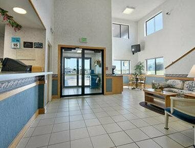 Super 8 by Wyndham Gas City Marion Area, Prenota Motel Hotel a Indiana con parcheggio, Parcheggio