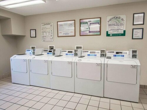 Suburban Studios Melbourne Airport, Book Hotel Melbourne Beach Space Coast