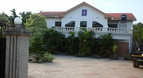 Eden Lodge, Varaa Lomakoti Cape Coast hotellit, joissa on pysäköinti, Pysäköinti