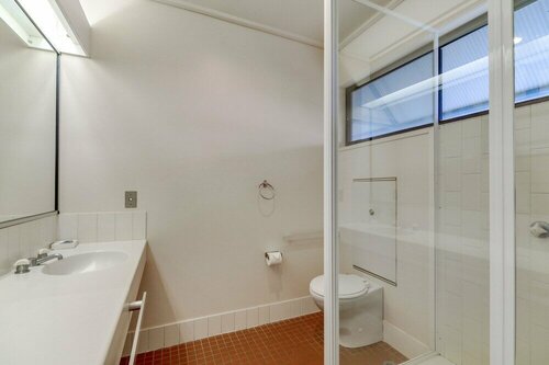 Korak, Book Hotel Metung Gippsland