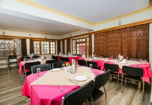 Hotel Three Roses, Забронировать Отель Отели Джамму и Кашмира с парковкой, Парковка