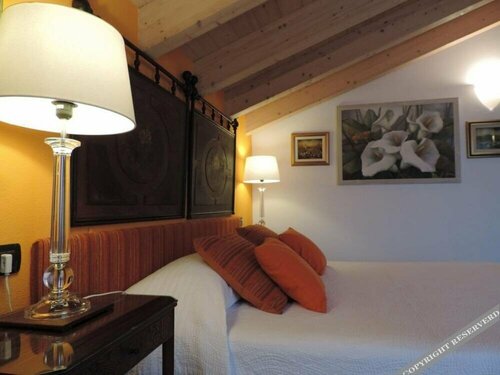 BB La Collina, Rezervați Hotel Varese 