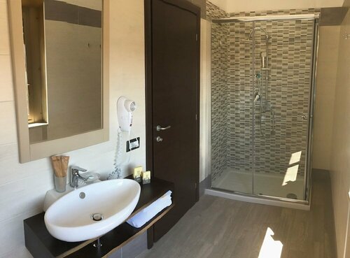 Hotel Cesirja, Забронировать Отель Отели Касаваторе с парковкой, Парковка