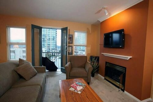 Times Square Suites Hotel, Забронировать Отель Уэст-Энд Ванкувер