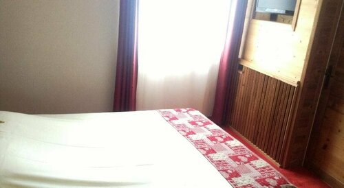 Logis Le Pont de Champ, Book Hotel Hoteller i Rhône-Alps med parkering, Parkering