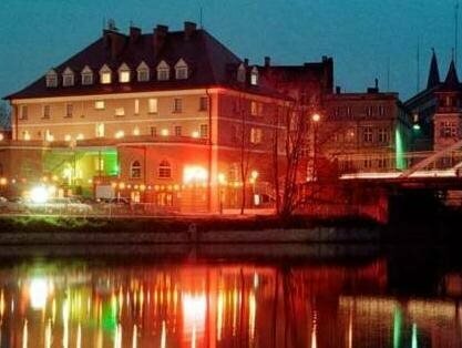 Hotel Piast, Забронировать Отель Отели Опольского воеводства с парковкой, рядом с Tower of the Upper Castle, Парковка