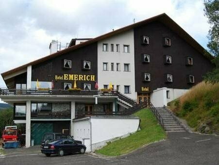 Hotel Emerich, Забронировать Отель Отели Пец под Снежкой с завтраком, рядом с Горнолыжный курорт Пец под Снежкой, Завтраки