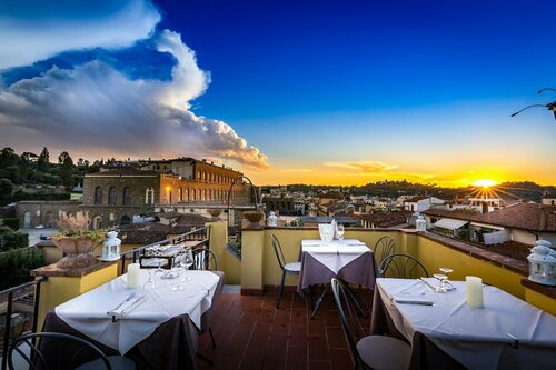 Hotel La Scaletta al Ponte Vecchio, Забронировать Отель Бизнес-отели Флоренции, рядом с Площадь Кафедрального собора, 4* 5*