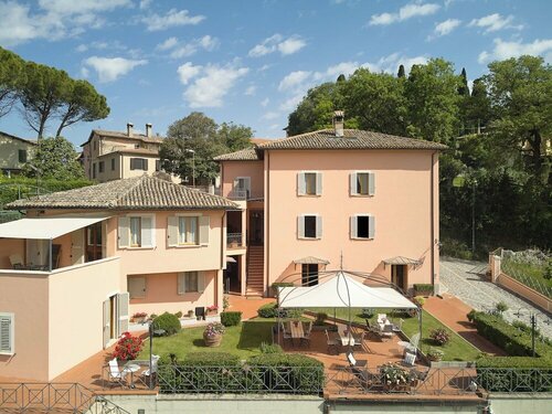 Albergo Villa Cristina, Book Villa Villaer i Spoleto, Villa
