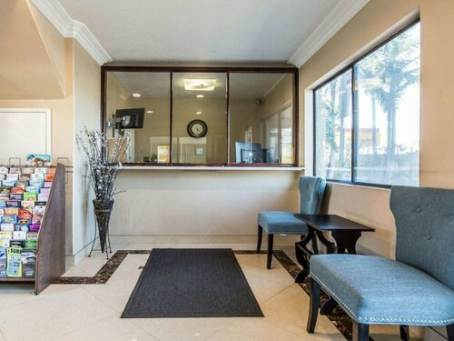 Rodeway Inn & Suites Inglewood, Забронировать Отель Отели Инглвуд с парковкой, рядом с Centinela Hospital Medical Center, Парковка