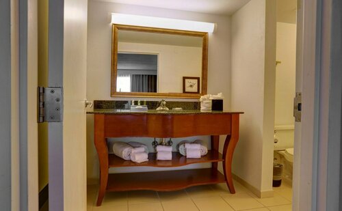 GreenTree Inn & Suites Phoenix Sky Harbor, Book Hotel  