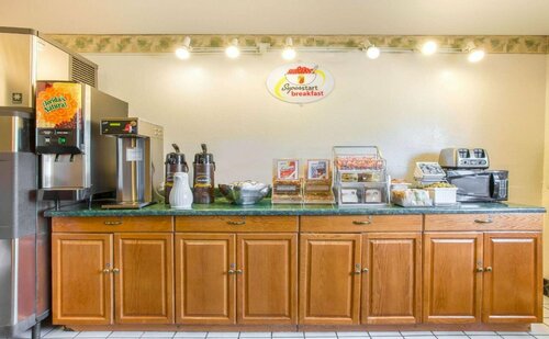 Super 8 by Wyndham Richmond/Broad Street, Book Hotel Hoteller i Virginia med parkering, Parkering