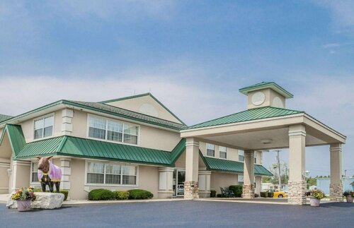 Quality Inn & Suites, Buchen Sie Hotel Manistique Michigan