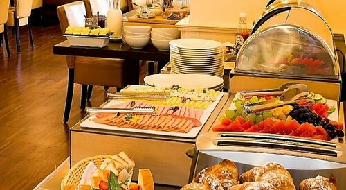Villa Patriot Boutique Hotel, Забронировать Бутик-отель Отели Мареанске-Лазне с бассейном, рядом с City Museum, Бассейн