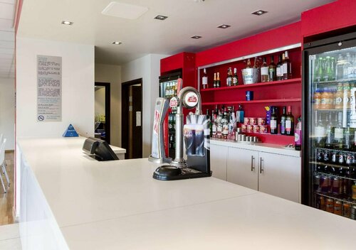 Travelodge Camberley Central, Забронировать Отель Отели Западного Суссекса 3 звезды, 3*