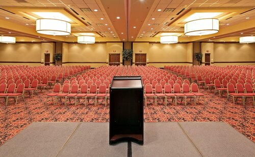 Holiday Inn Springdale-Fayetteville Area by IHG, Забронировать Отель Спрингдейл Northwest Arkansas