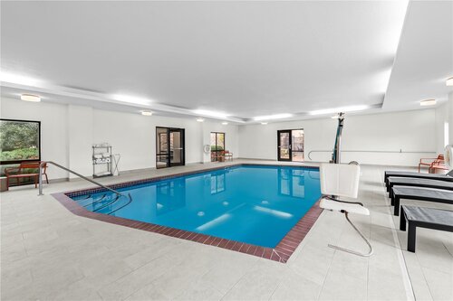 Holiday Inn Express Hotel & Suites Harrison by IHG, Book Hotel Hoteller i Ozark med pool, Swimmingpool