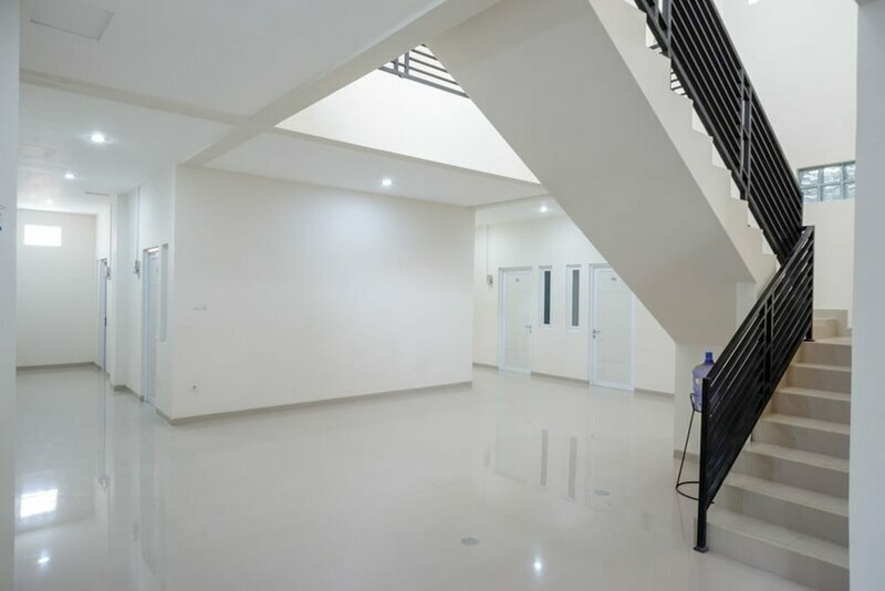 RedDoorz near Pacific Mall Tegal 2