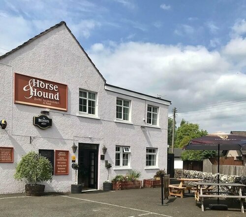 Horse and Hound Country Inn, Book Hotel  