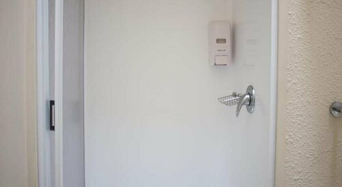 Bennetts Thermal Motor Inn, Забронировать Мини-отель Отели Тауранга с парковкой, Парковка
