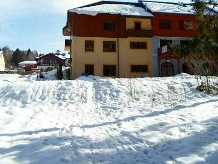 Apartmán H+Z, Забронировать Отель Отели Липно-над-Влтавой с парковкой, Парковка