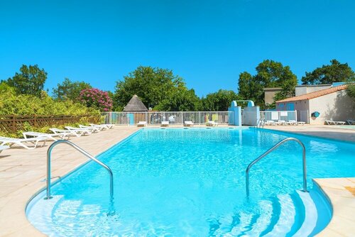 Azureva Sigean, Réserver Camping Hôtels à Corbières avec parking, Parking