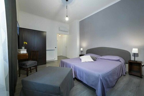 B&B Sleep & Zupp, Забронировать Отель «постель и завтрак» Отели Неаполя с парковкой, рядом с Церковь и монастырь Сан-Лоренцо-Маджоре, Парковка