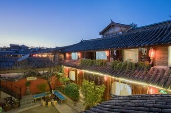 Lijiang Ancient City Xishan Tea House Inn, Забронировать Отель Лицзян Юньнань, рядом с Zhongyi Market