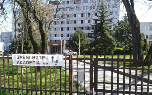 Garni Hotel Akadémia, Đặt Khách sạn Khách sạn ở Kosice có chỗ đỗ xe, Bãi đậu xe
