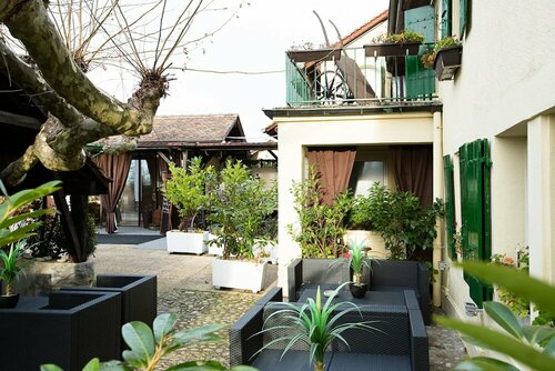 Auberge des Grands Bois, Book Hostel / Vandrerhjem Hostels i Vaud, Hostel / Vandrerhjem