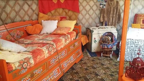 Insolites du Bonheur de Vivre, Rezerwuj Hotel Maigné 