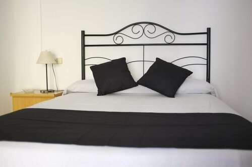 Hostal Europa, Забронировать Хостел Старый город Барселона, рядом с Галерея Espai Volart