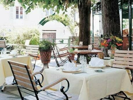 Hôtel de France, Book Hotel Hoteller i Rhône-Alps med parkering, Parkering