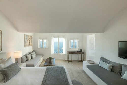 Aqua Luxury Suites by NOMÉE Hospitality Group, Забронировать Апарт-отель Отели Имеровиглион с бассейном, Бассейн