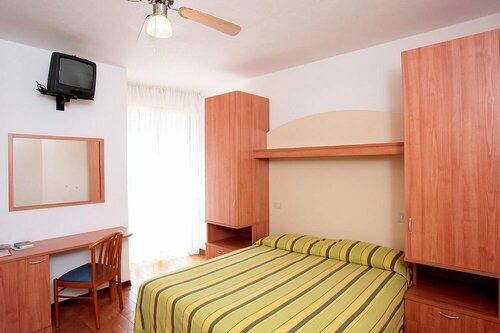 Hotel Galles, Забронировать Отель Отели Лидо ди Езоло с бассейном, рядом с Аквапарк Акваландия, Бассейн