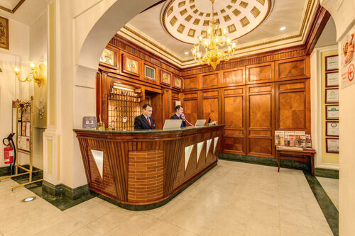Отель Augusta Lucilla Palace, Забронировать Отель Вокзал Термини , рядом с Церковь Санта-Мария-Маджоре
