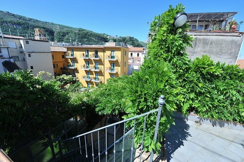 Hotel Rivoli Sorrento, Забронировать Отель Отели в центре Сорренто с завтраком, отели в центре Сорренто с завтраком