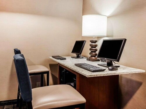 Comfort Suites Independence - Kansas City, Забронировать Отель Отели Индепенденс с завтраком, рядом с Каток медицинского центра Centerpoint, Завтраки