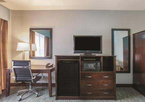 La Quinta by Wyndham Knoxville East, Забронировать Отель Отели Теннесси с парковкой, Парковка