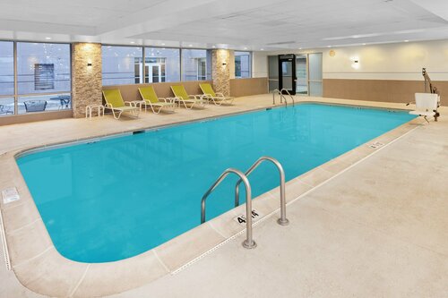 Holiday Inn Chicago/Oak Brook, Varaa Hotelli Hotellit Illinois uima-altaalla, Uima-allas