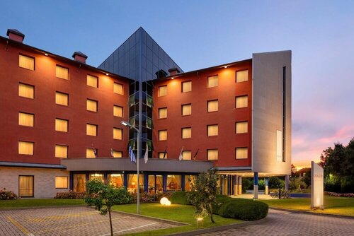 Отель Dolce by Wyndham Milan Malpensa, Забронировать Отель Сомма-Ломбардо Provincia di Varese