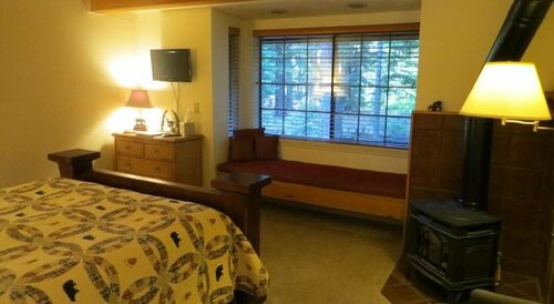 Donner Lake Inn, Prenota Hotel Donner Lake California