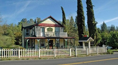 All Season's Groveland Inn, Забронировать Отель «постель и завтрак» Отели Stanislaus National Forest с парковкой, Парковка