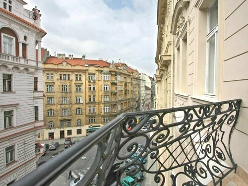 Numa Prague Flow, Boek Appartementenhotel Praag Hotels met Parkeerplaats, in de buurt van U Fleků, Parkeren