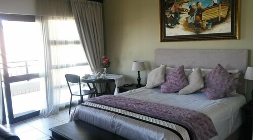 Casa Flora Guesthouse, Забронировать Гостевой дом Silver Lakes Претория