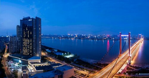 Hilton Wuhan Yangtze Riverside, Забронировать Отель Отели Уханя 4 звезды, рядом с Guiyuan Buddhist Temple, 4*